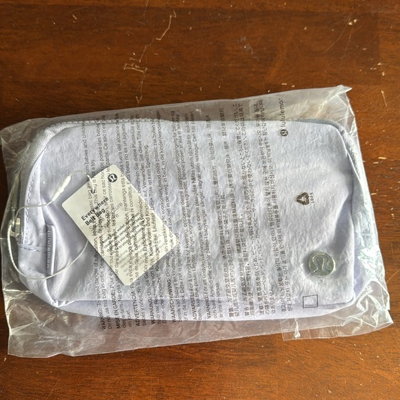 NWT Lululemon Light Purple everywhere Belt Bag 1L - Picture 4 of 6
